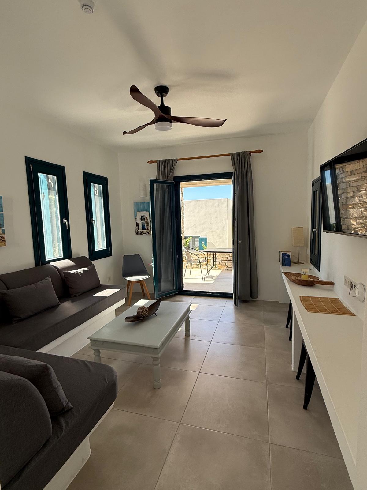 Garden Suite — seating area with ceiling fan